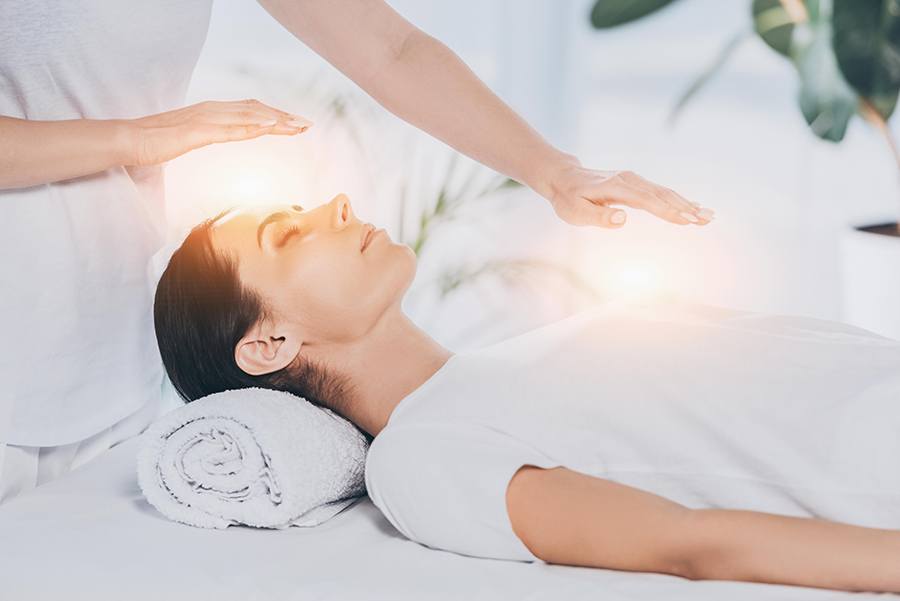 TERAPIAS ALTERNATIVAS (REIKI)